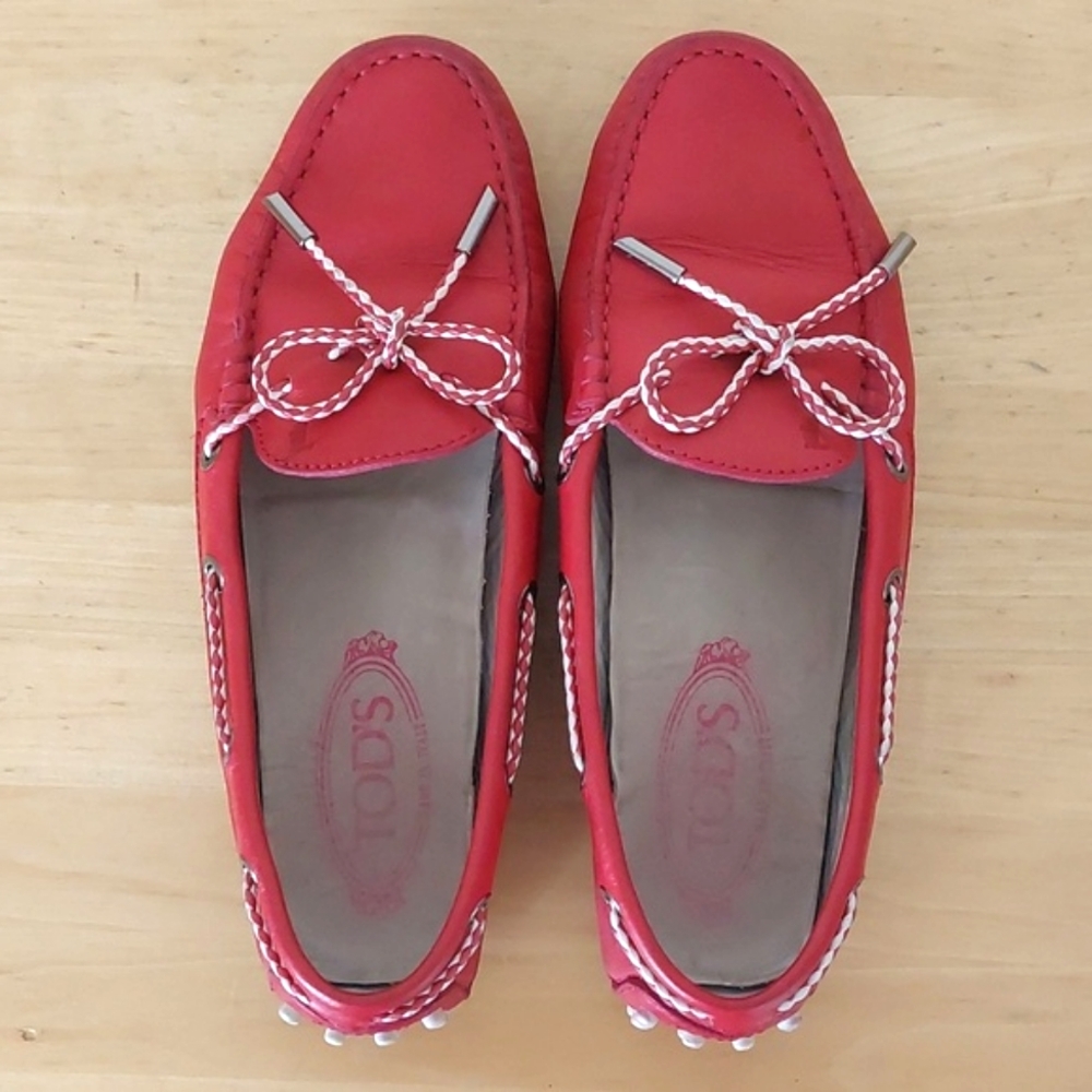 Tod's bow red leather flat shoes